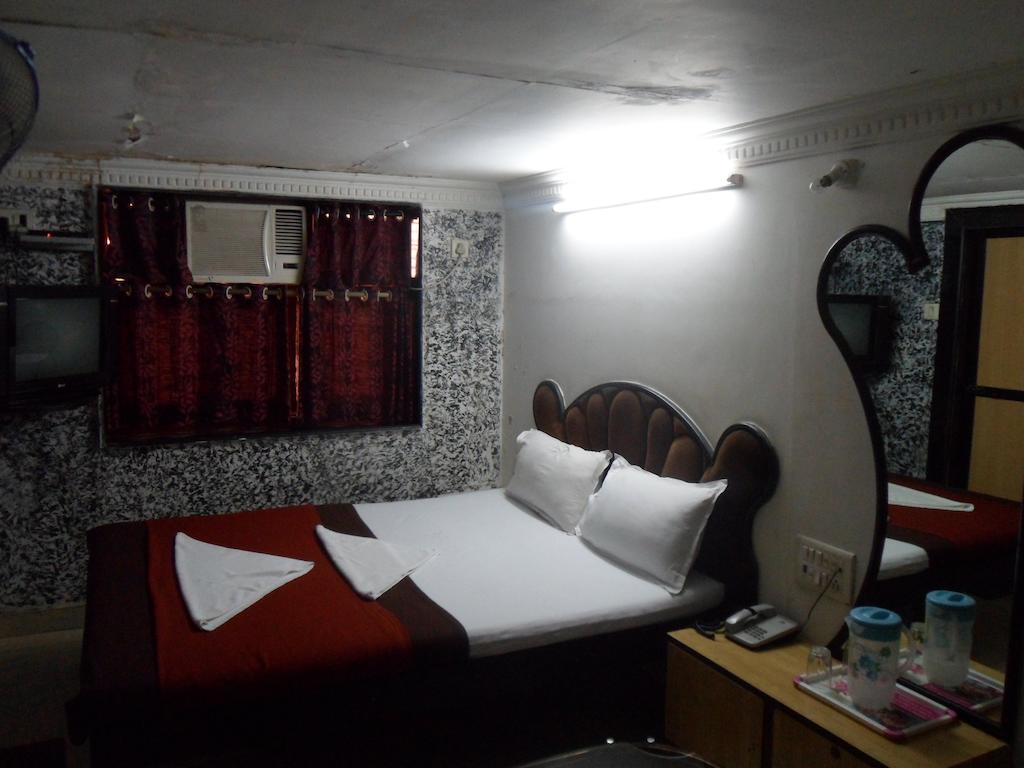 Hotel Happyland Mumbai Ngoại thất bức ảnh