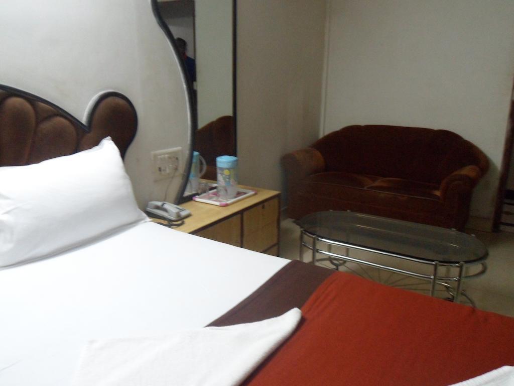 Hotel Happyland Mumbai Ngoại thất bức ảnh
